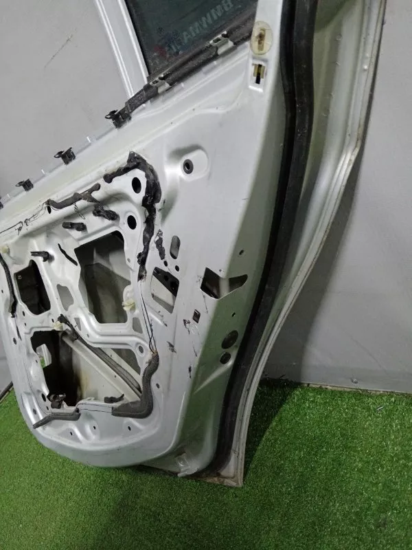 Дверь BMW 3-Series 2006 41007203648 E90, задняя правая