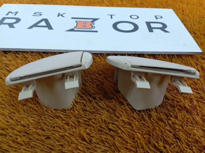 Кронштейн шторки багажника