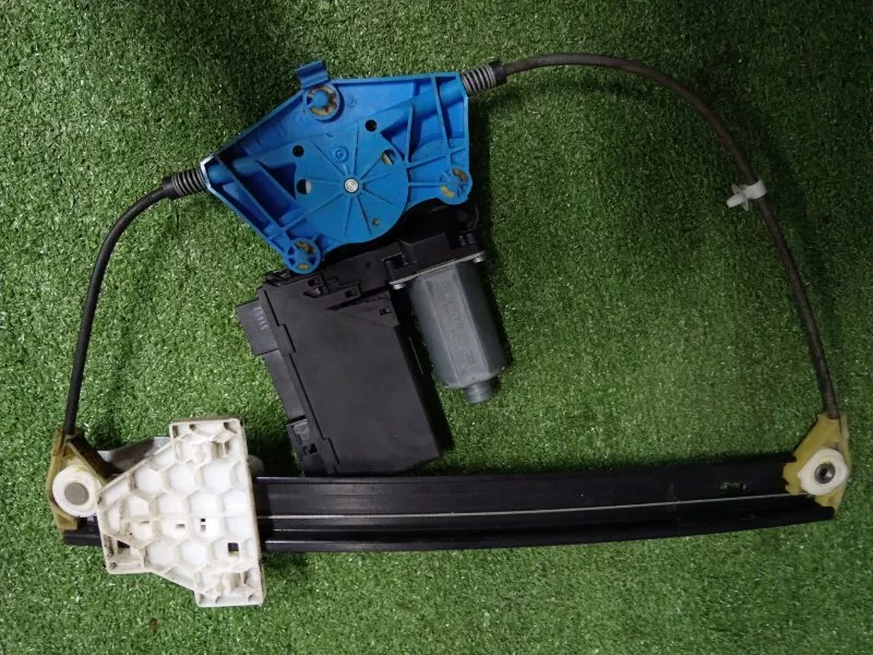 Стеклоподъемник Audi A4 2005 8E0839461B B7, задний левый