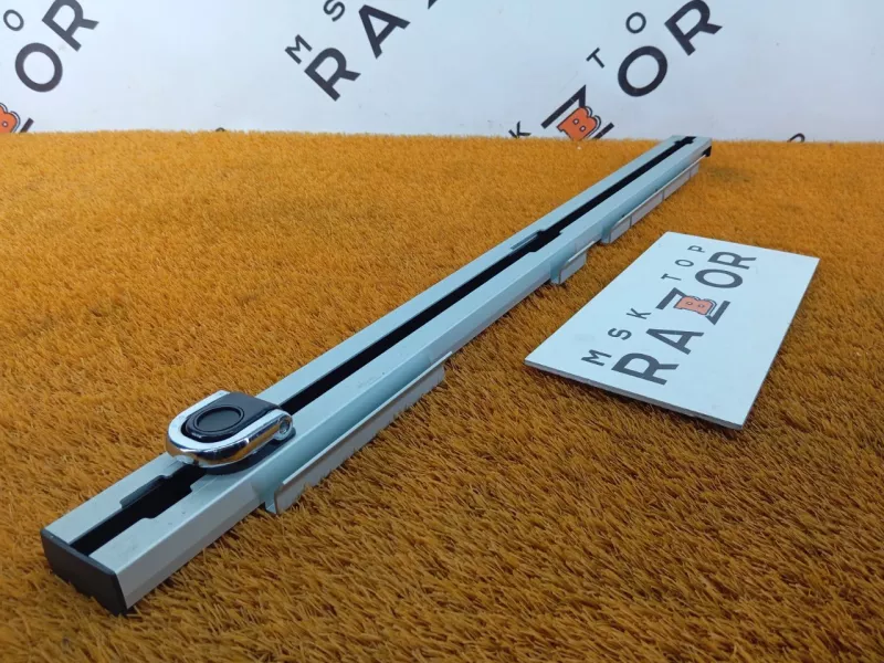 Направляющая шторки багажника