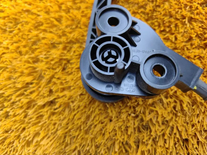 Трос открывания капота