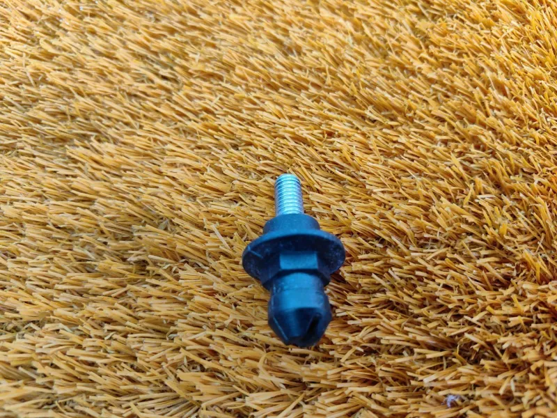 Болт двигателя