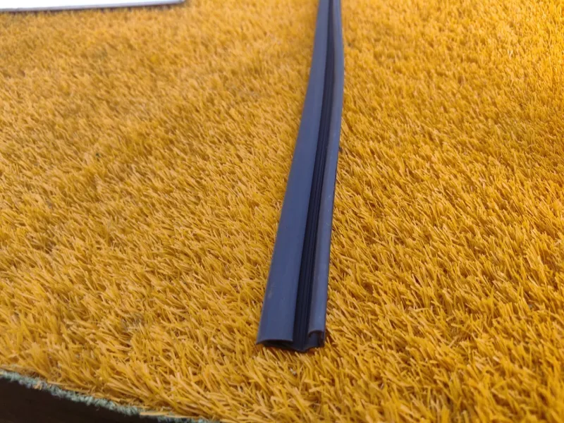 Уплотнитель стекла двери