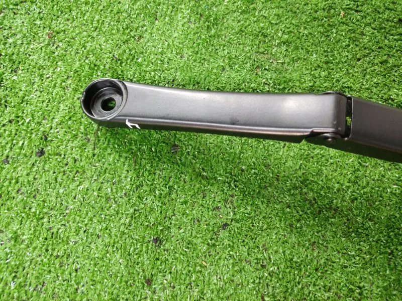 Поводок стеклоочистителя лобового стекла