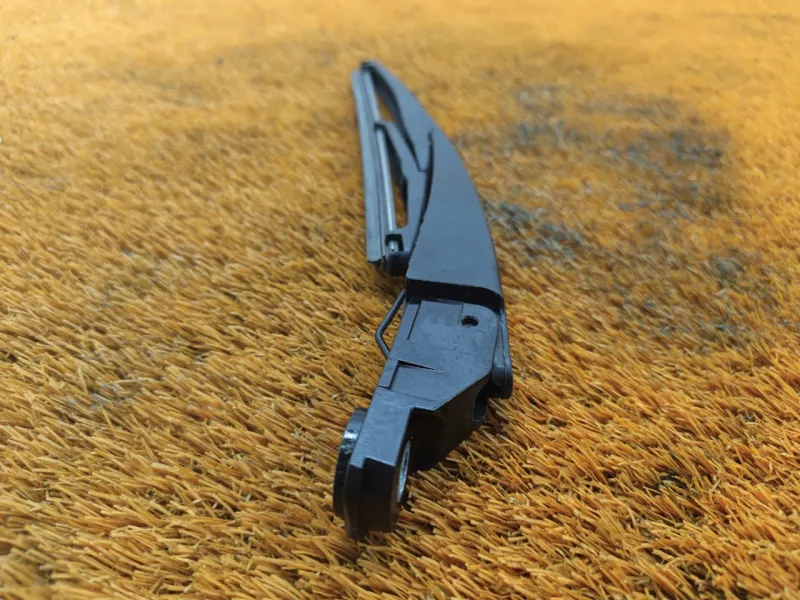 Поводок стеклоочистителя багажника