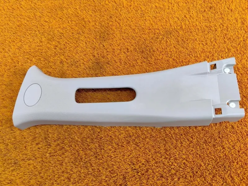 Обшивка центральной стойки