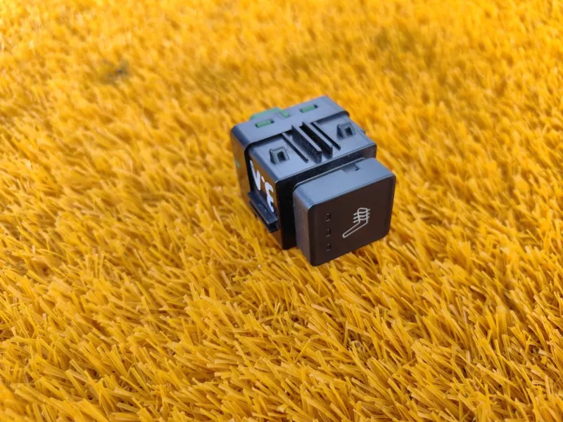 Кнопка обогрева сидений