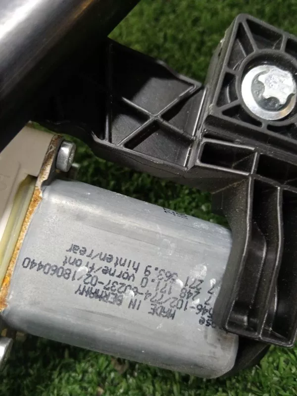 Стеклоподъемник BMW 5-Series 2010 942888100 F10, задний левый