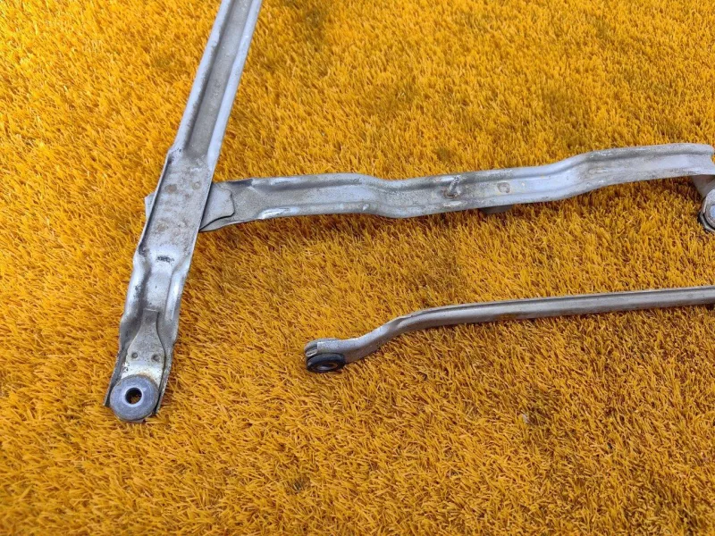 Крепление топливного бака