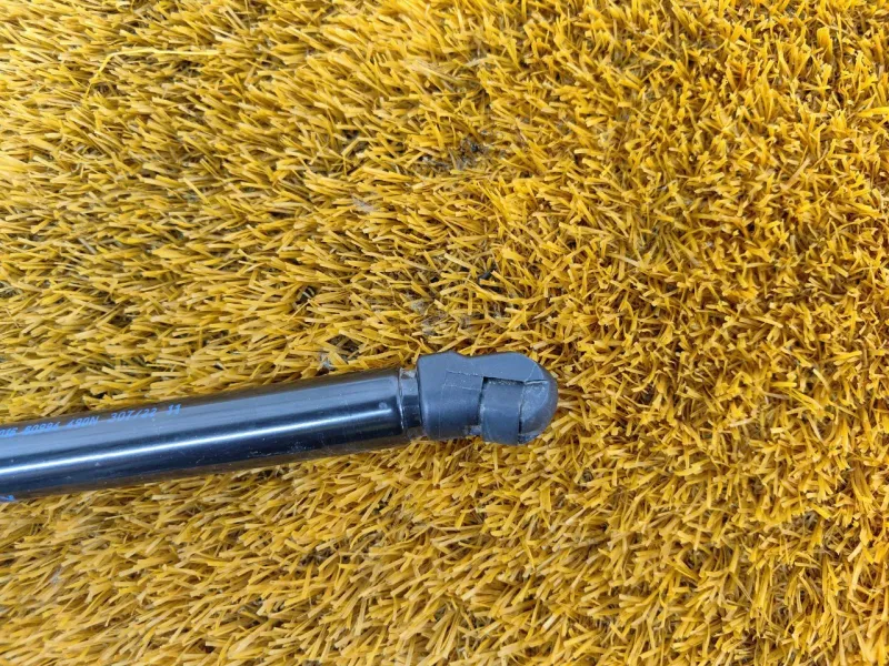 Амортизатор крышки багажника