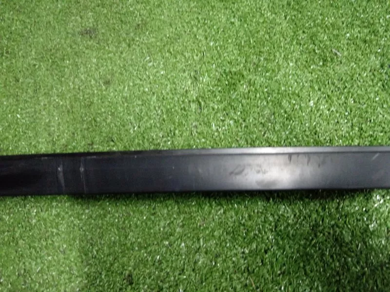 Направляющая стекла двери