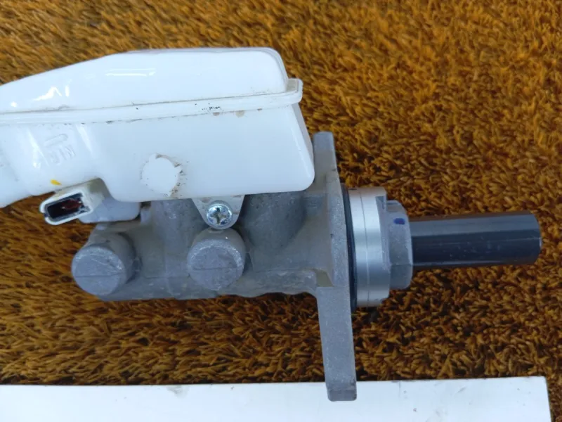 Главный тормозной цилиндр