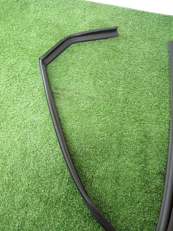 Уплотнитель стекла двери