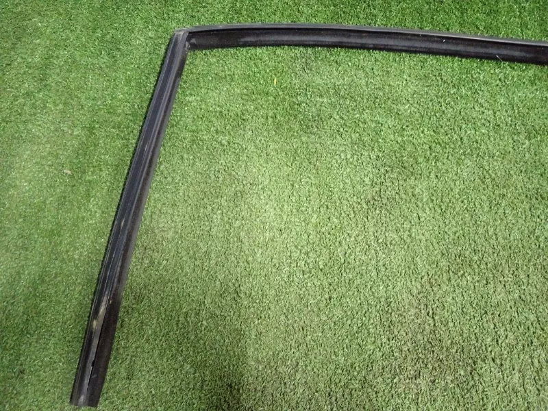 Уплотнитель стекла двери