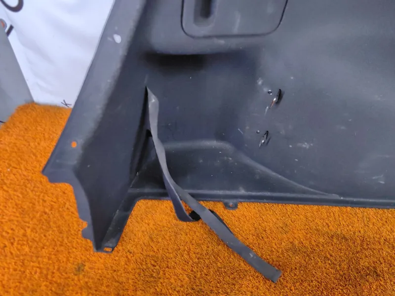 Обшивка багажника