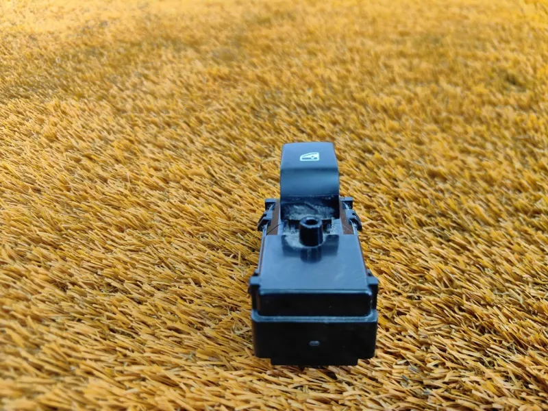 Кнопка стеклоподъемника