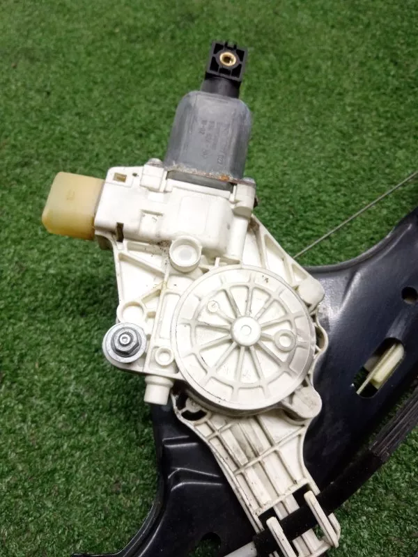 Стеклоподъемник BMW X1 2010 51332990385 E84, передний левый