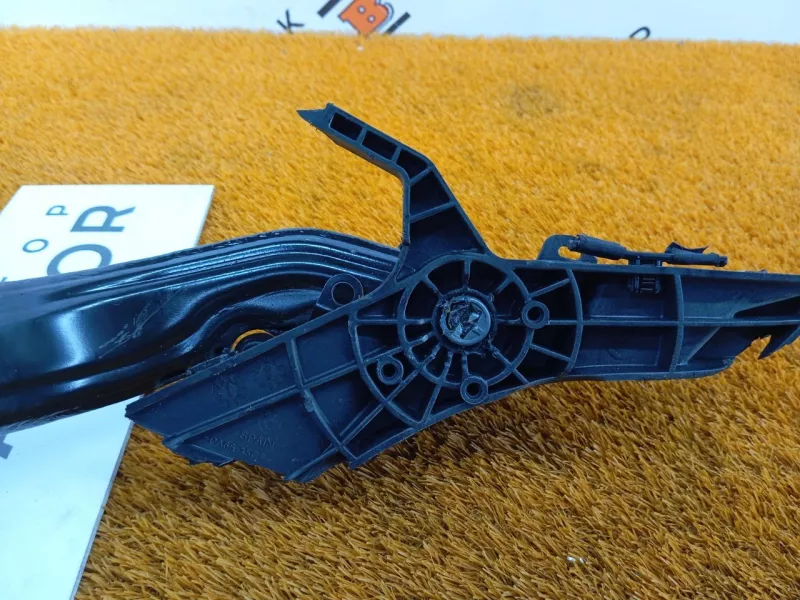 Педаль тормоза