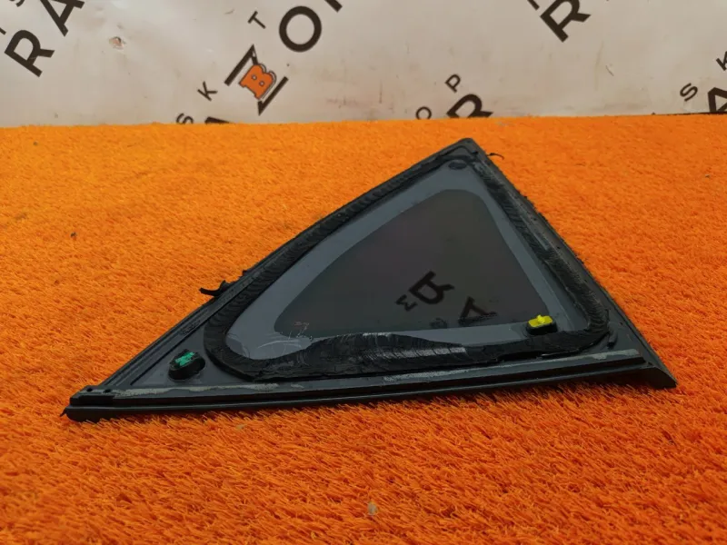 Форточка задняя