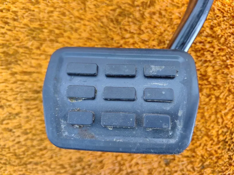 Педаль тормоза