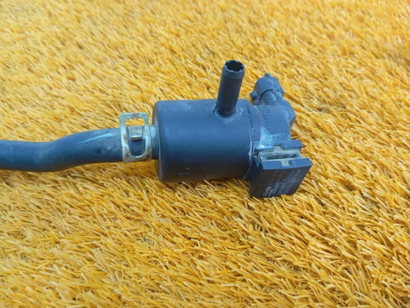 Клапан паров бензина