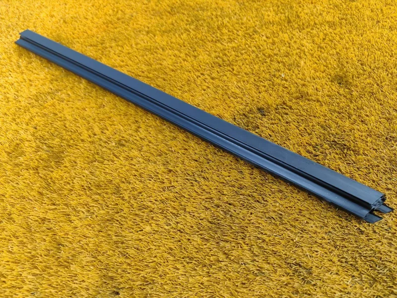 Уплотнитель стекла двери