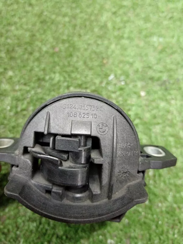 Личинка замка багажника