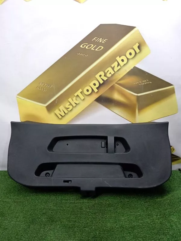 Обшивка двери багажника