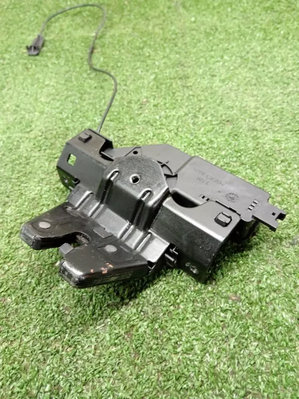 Замок багажника