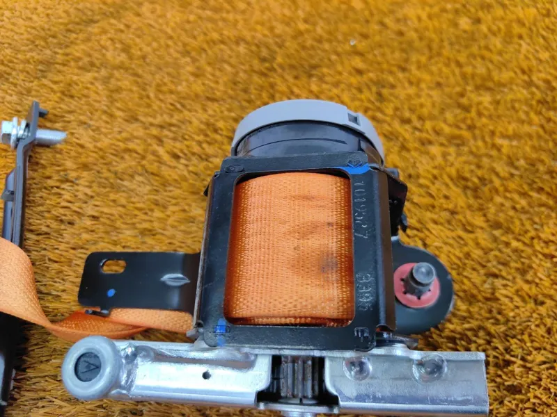 Ремень безопасности