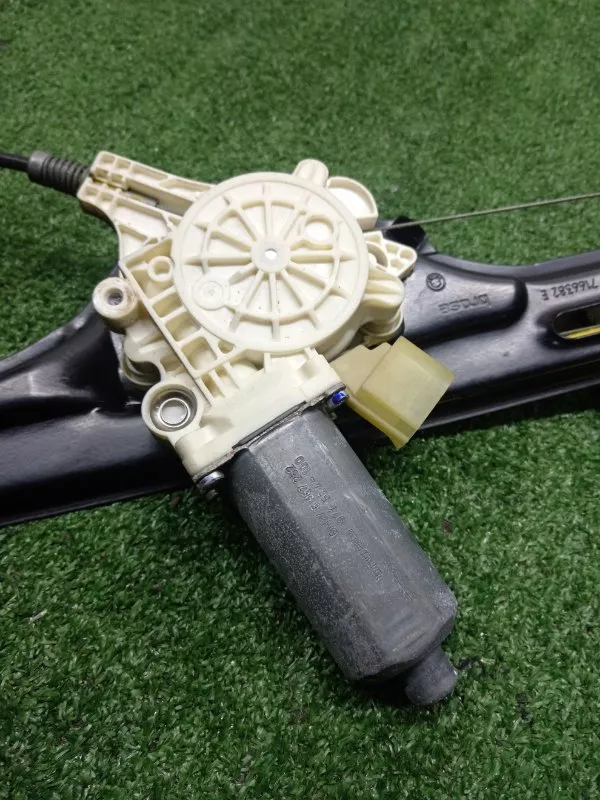 Стеклоподъемник BMW X5 2007 51357166382 E70, задний правый