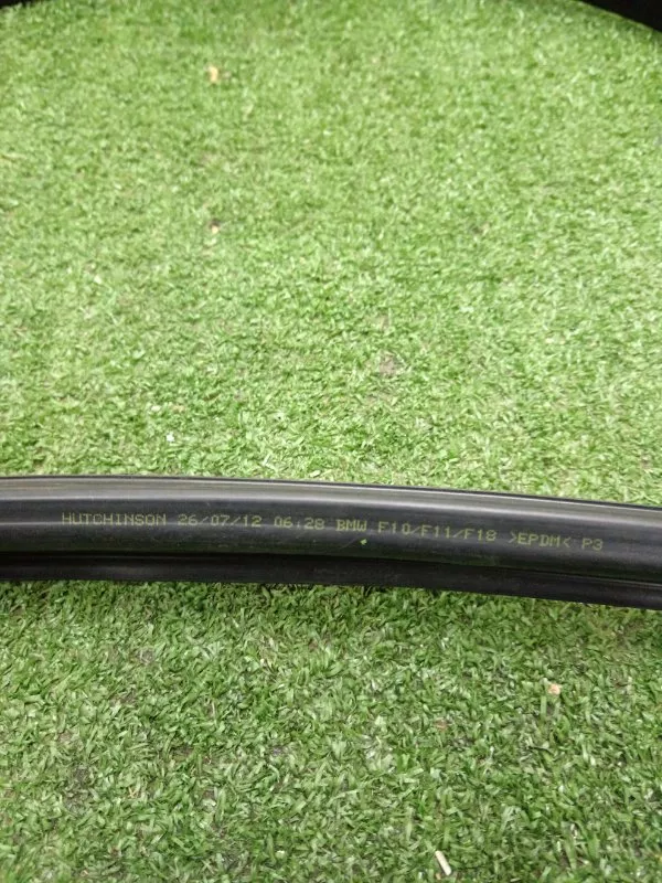 Уплотнитель стекла двери