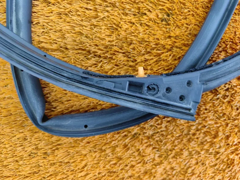 Уплотнитель двери