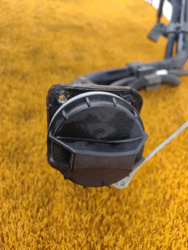 Горловина топливного бака