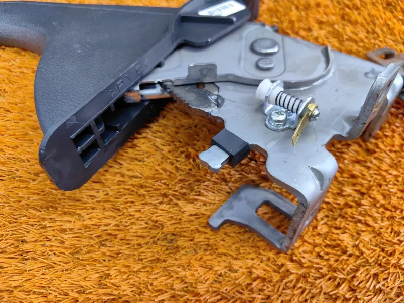 Рычаг стояночного тормоза