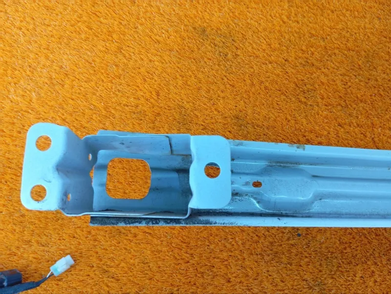 Усилитель бампера