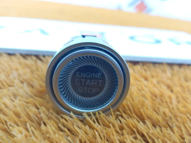 Кнопка запуска двигателя