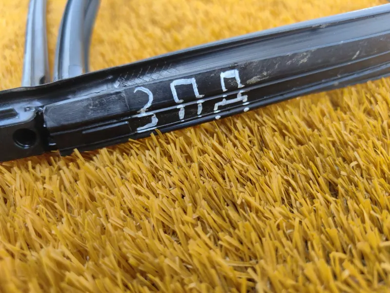 Уплотнитель стекла двери