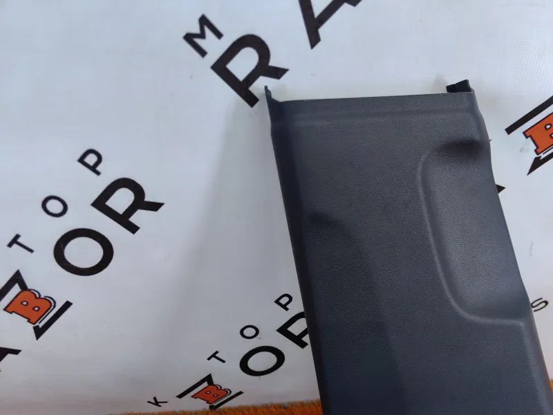 Обшивка центральной стойки