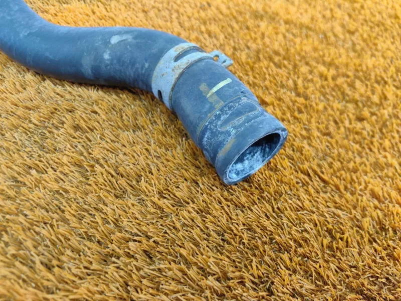 Патрубок радиатора