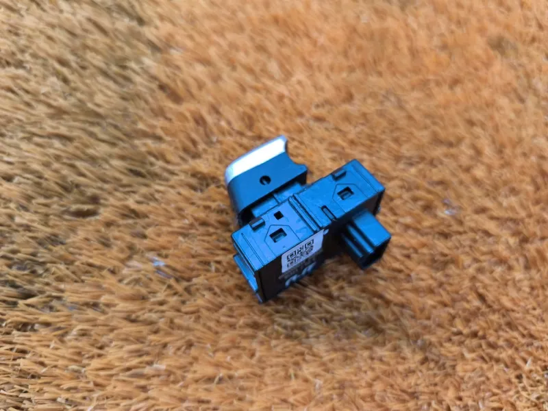 Кнопка стеклоподъемника