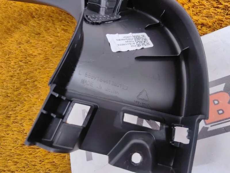 Обшивка двери багажника