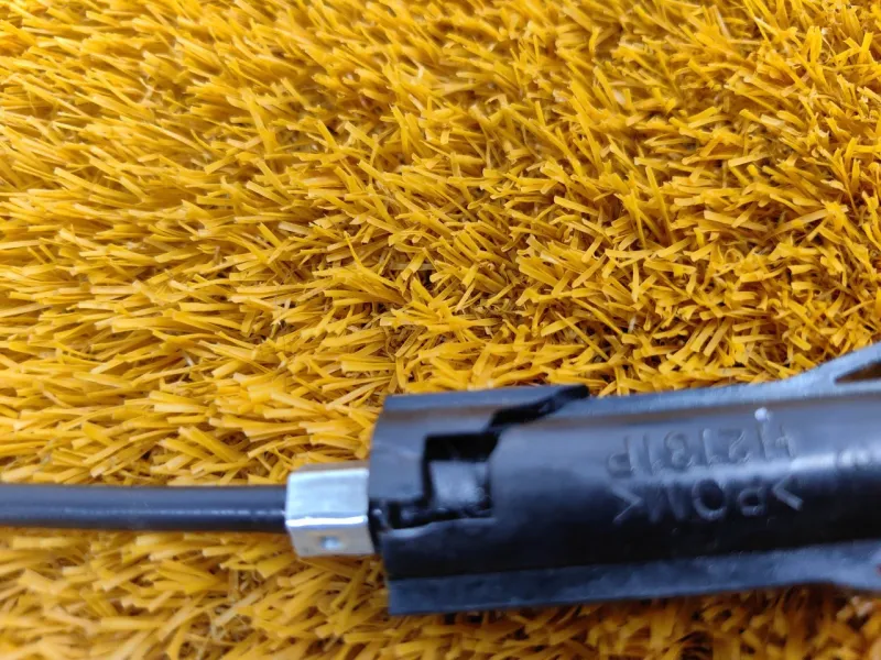 Трос лючка топливного бака