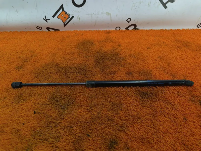 Амортизатор крышки багажника