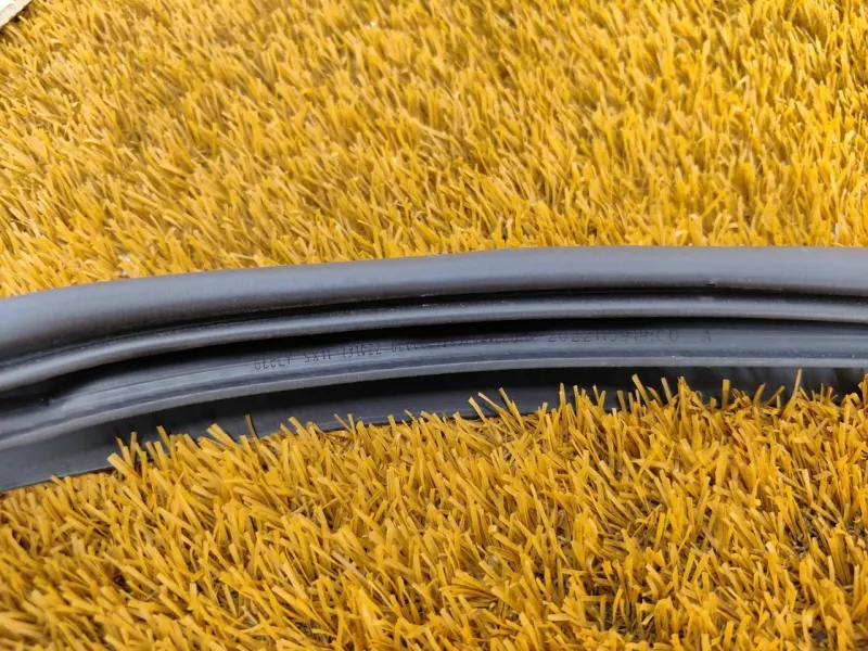 Уплотнитель проема двери