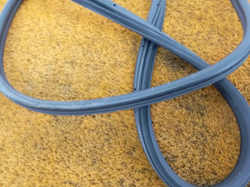 Уплотнитель проема двери