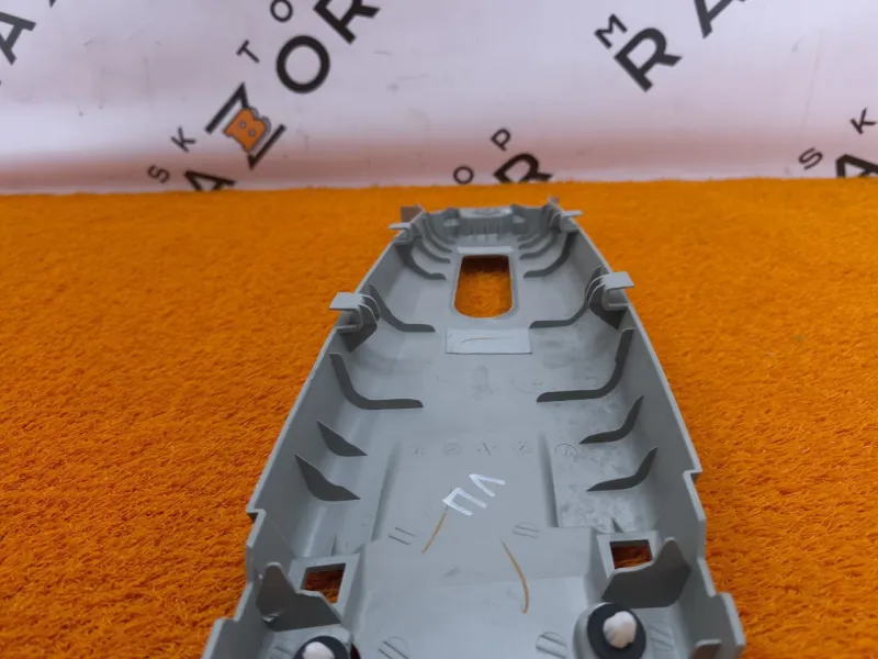 Обшивка центральной стойки