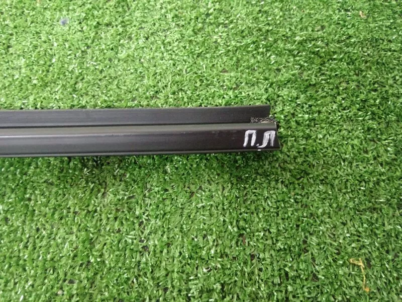 Уплотнитель стекла двери