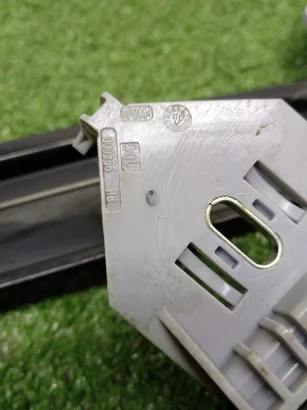 Стеклоподъемник Audi A8 2004 4E0839462C D3, задний правый