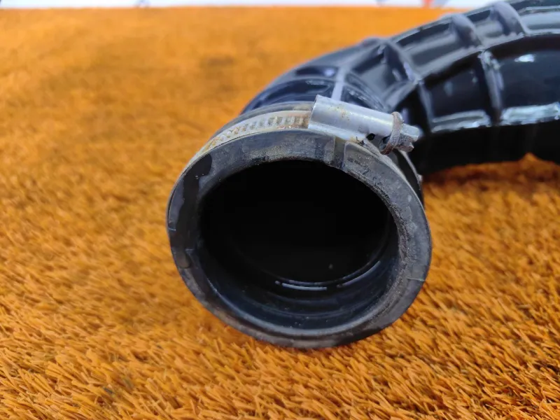 Патрубок воздушного фильтра